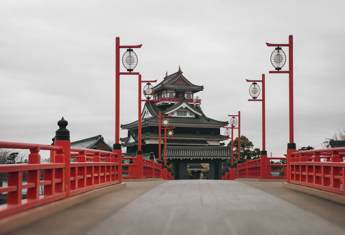 Kelenolga, «Чёрное, белое и красное.»