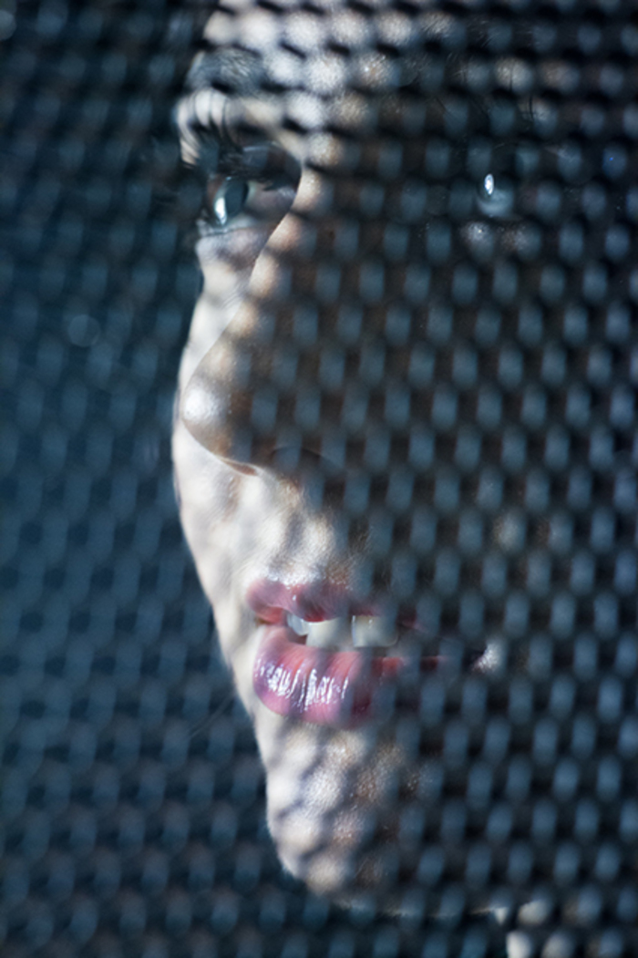 Девушка загадка