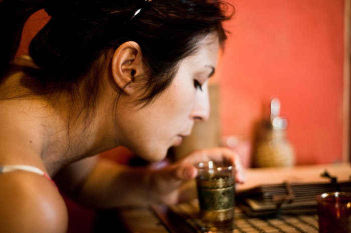 Девушка и чай