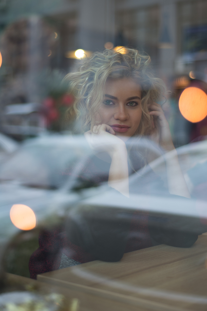 Maria Ponamareva, «В ожидании кофе»